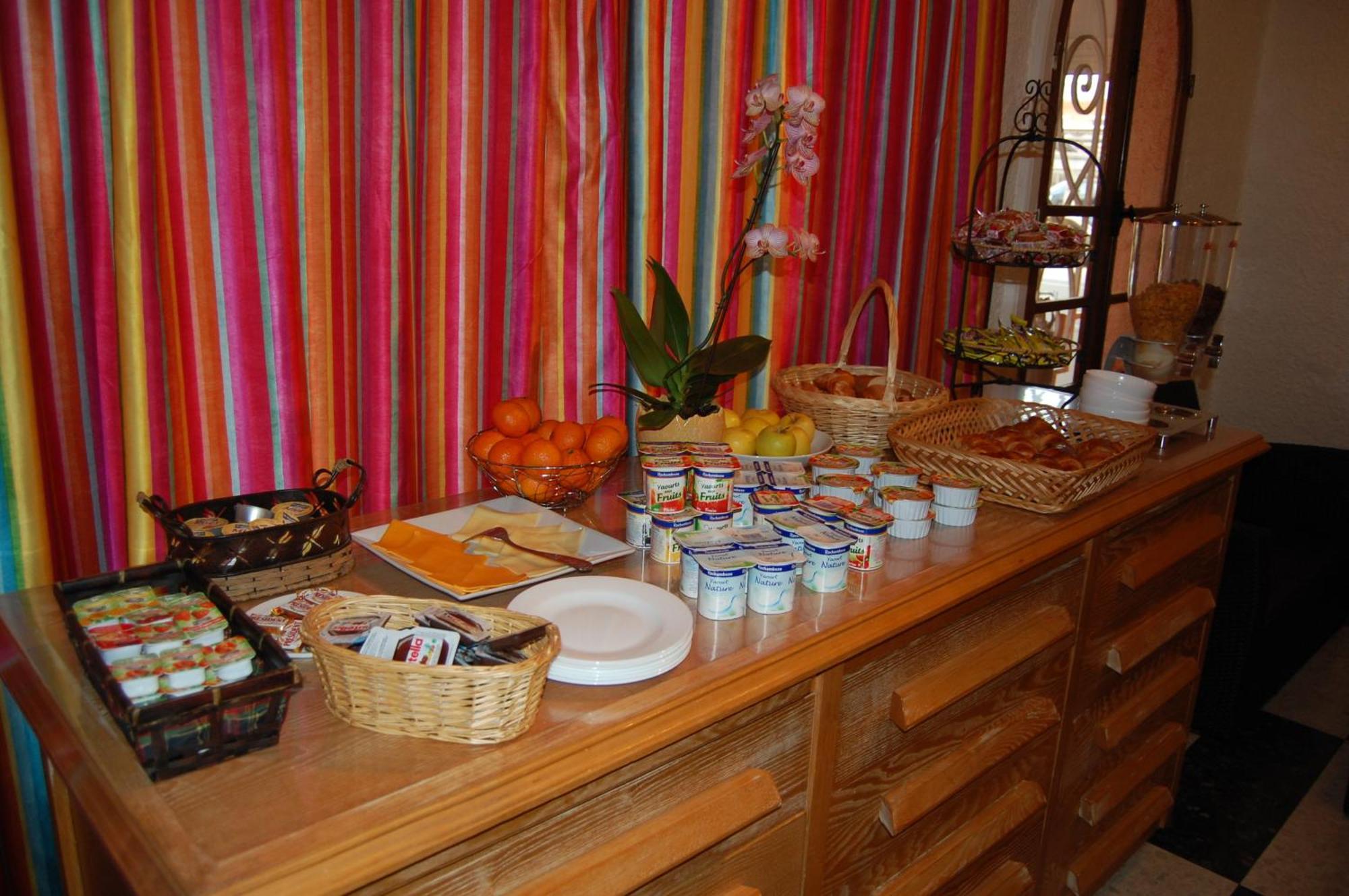 Hotel De La Plage 2 Etoiles Valras-Plage Esterno foto